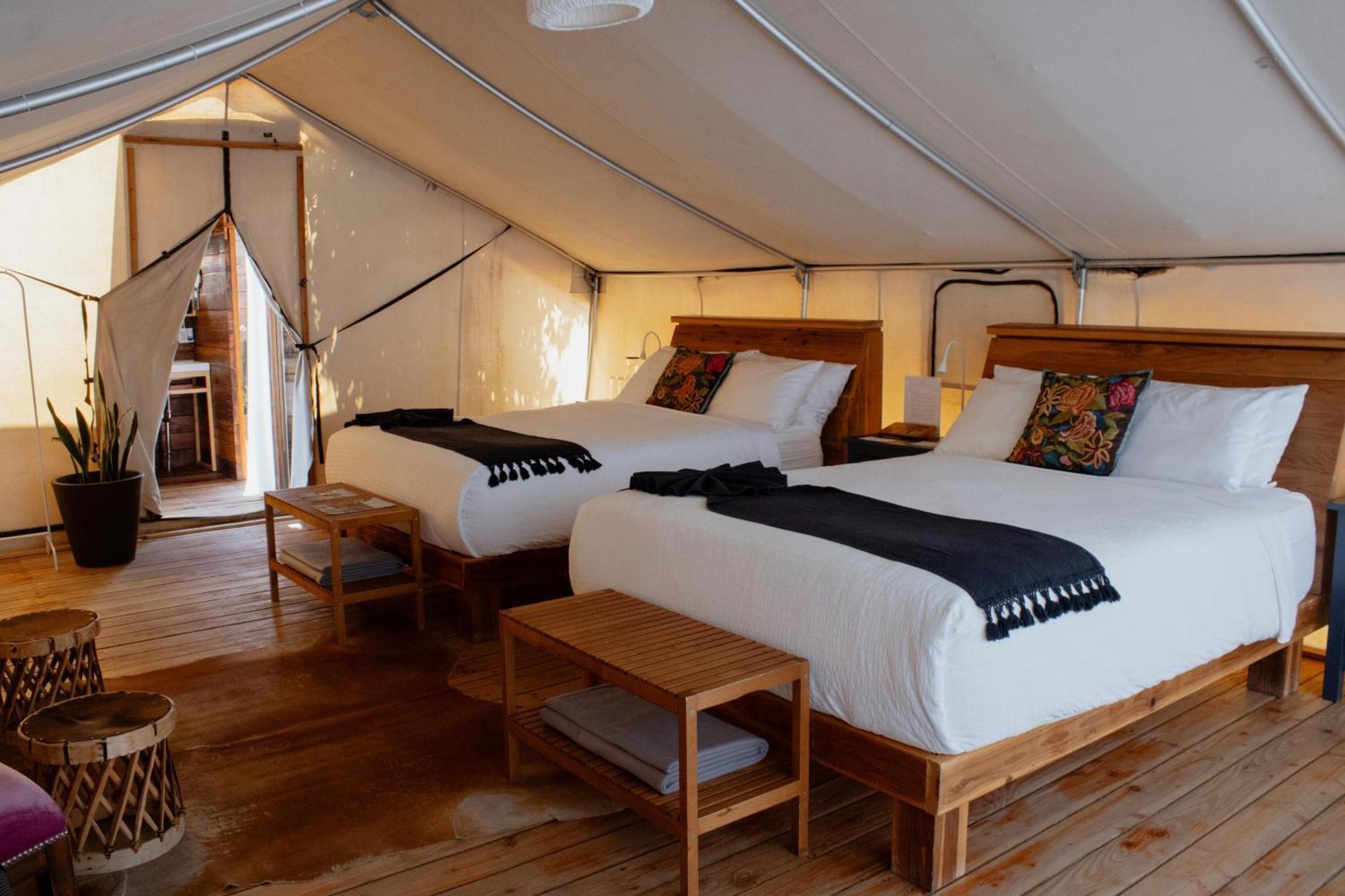 Hotel Cuatro Cuatros Ενσενάντα Εξωτερικό φωτογραφία